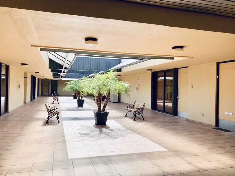 More Photos Of 8370 W Flagler St, Miami Medical For Lease