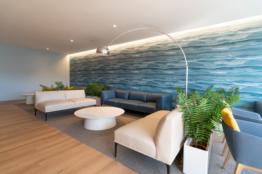 More Photos Of 155 E Algonquin Rd, Arlington Heights Medical For Lease