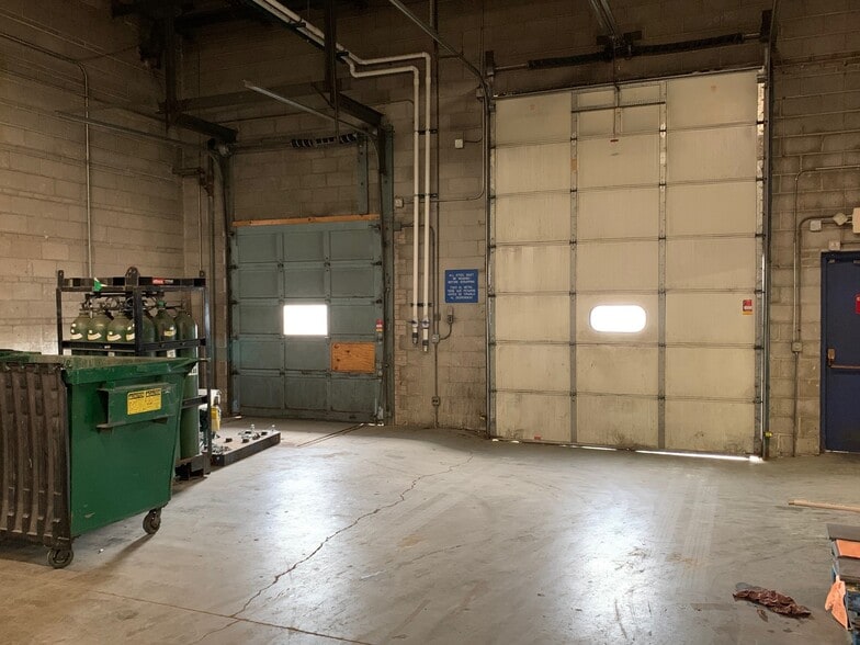 More Photos Of 1111 S Wheeling Rd, Wheeling Warehouse For Lease