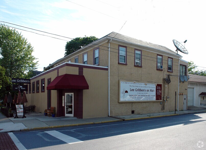 More Photos Of 194-198 Main St, Emmaus Restaurant For Lease