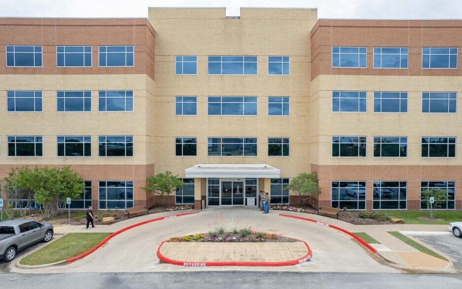 More Photos Of 3201 University Dr E, Bryan Medical For Lease