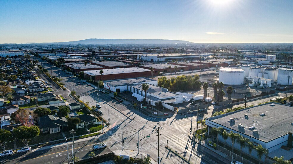 More Photos Of 13501 S Main St, Los Angeles Warehouse For Lease