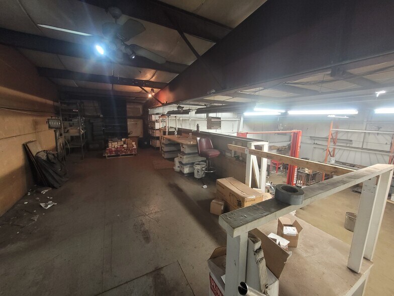 More Photos Of 9947 Express Dr, Highland Warehouse For Lease