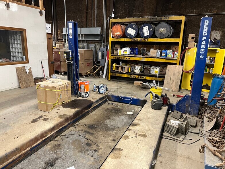 1359 E Hanthorn Rd, Lima, OH 45804 Flex/R&D For Lease