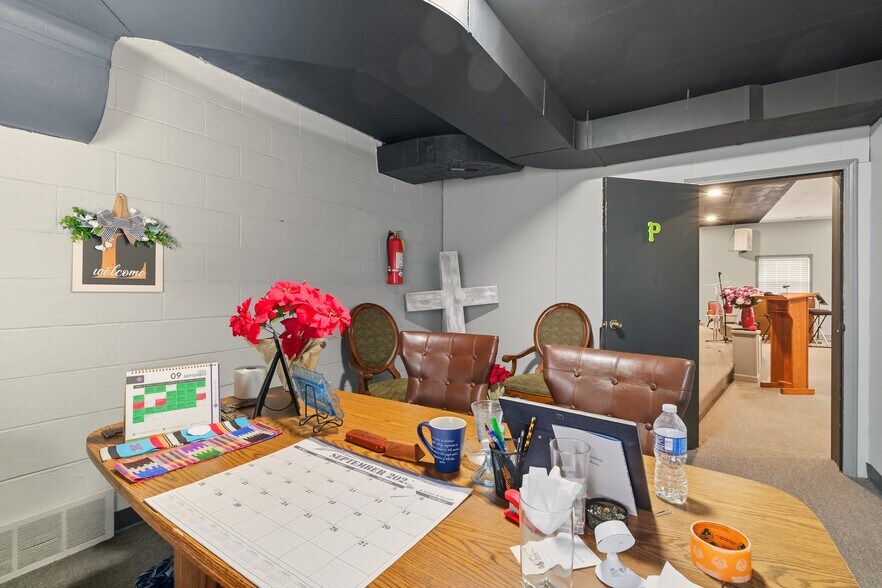 More Photos Of 1400 Paradise View St, Mansfield Office For Sale