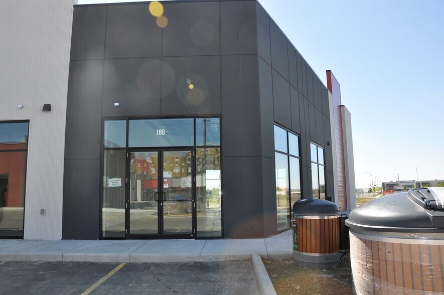 More Photos Of 180 Mistatim Rd, Edmonton General Retail For Sale
