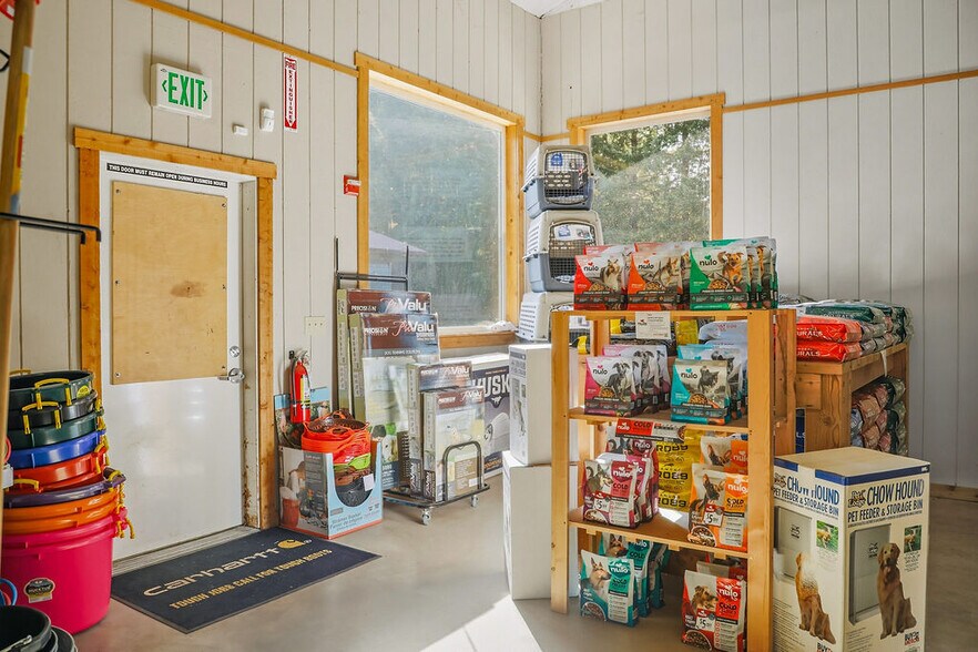 More Photos Of 461 NE Old Belfair Hwy, Belfair Storefront Retail Office For Sale