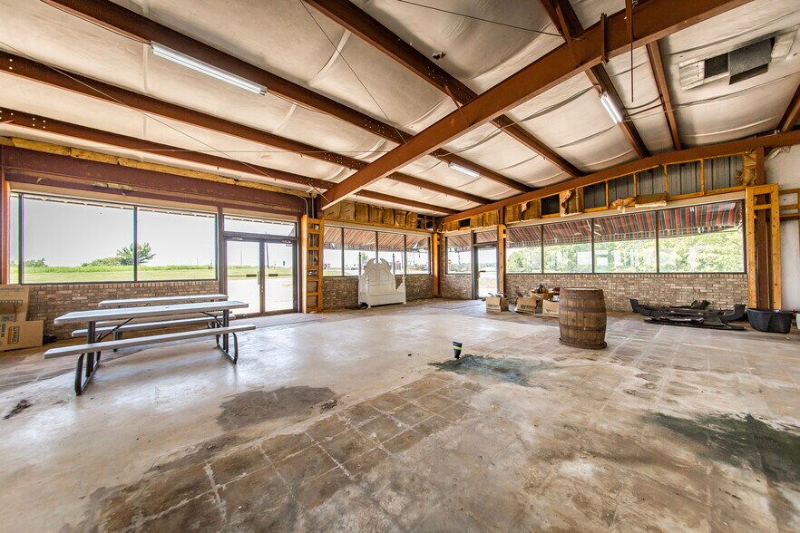 More Photos Of 140 E Reynolds Rd, Arkadelphia Convenience Store For Sale