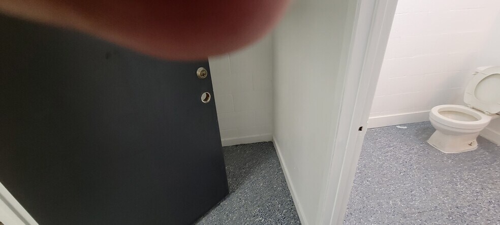 More Photos Of 21410 Hart St, Canoga Park Auto Repair For Lease