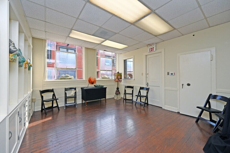 More Photos Of 2025 Dunlap St, Cincinnati Light Manufacturing For Sale