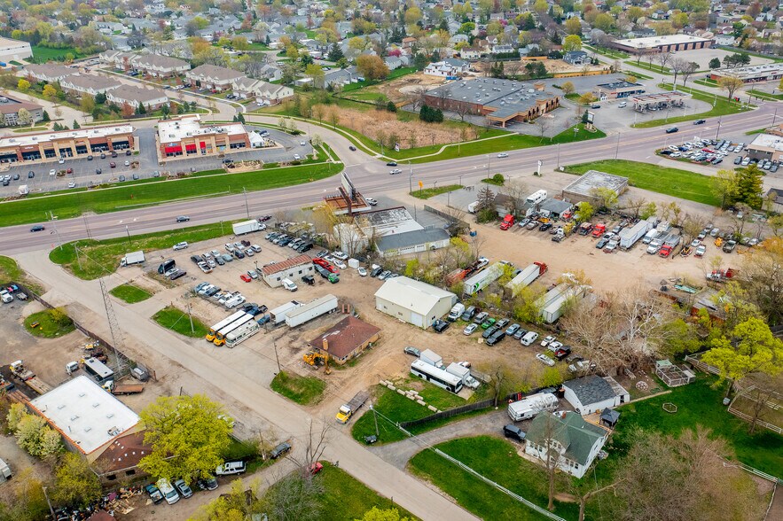 More Photos Of 25W261 Lake St, Roselle Auto Dealership For Sale