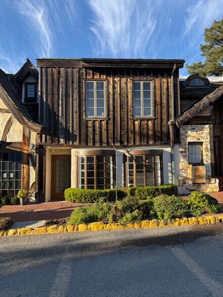 More Photos Of 100 E Dolores St, Carmel General Retail For Lease