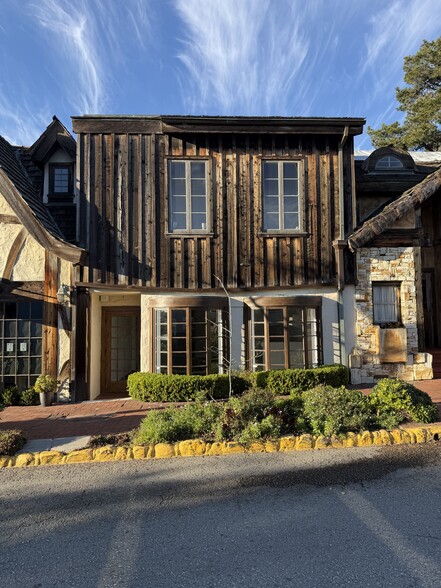 More Photos Of 6th Ave, Carmel Storefront For Lease