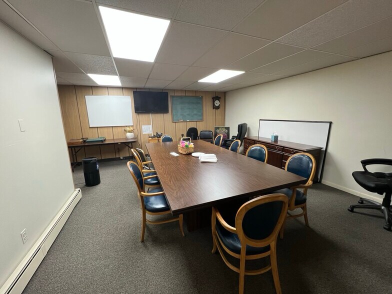 More Photos Of 101 E Township Line Rd, Upper Darby General Retail For Sale