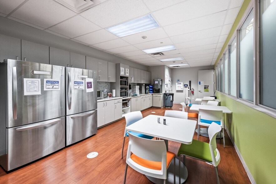 More Photos Of 6015 31st St E, Bradenton Office For Sale