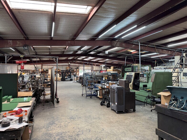 More Photos Of 902 Kck Way, Cedar Hill Distribution For Sale
