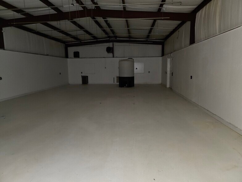 More Photos Of 320 S Taylor Rd, Watonga Warehouse For Sale