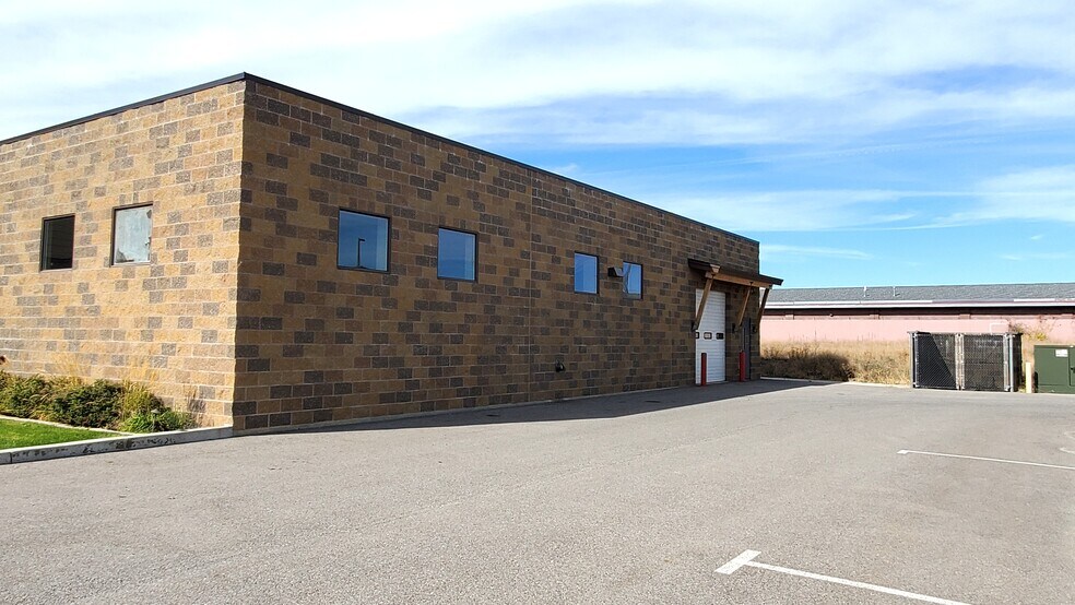 More Photos Of 3875 N Schreiber Way, Coeur d'Alene Warehouse For Sale