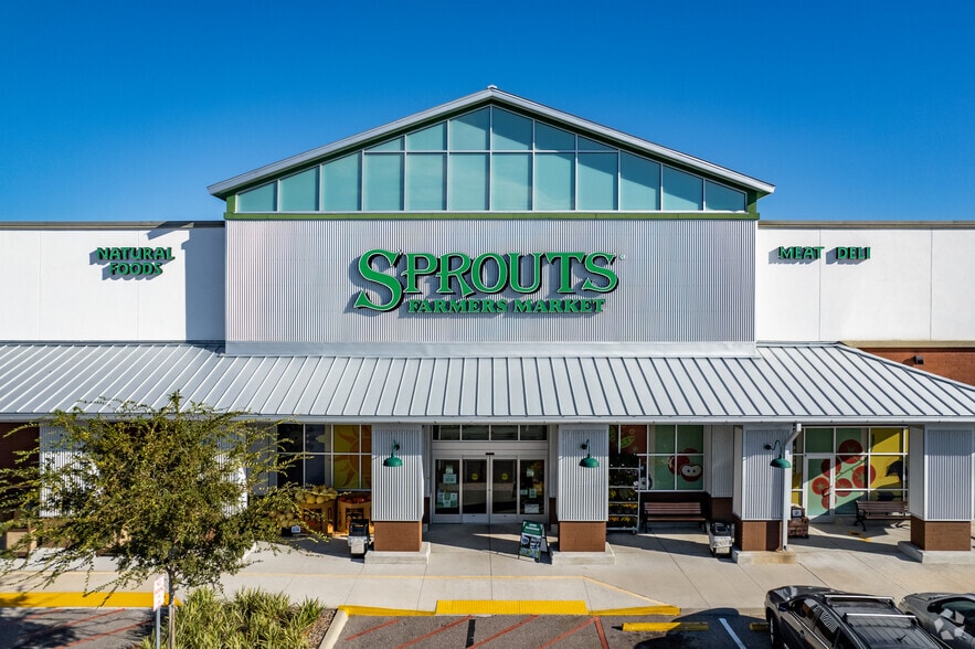 More Photos Of 1905-1999 Aloma Ave, Winter Park General Retail For Lease