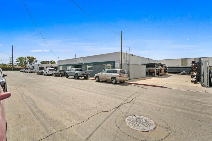 More Photos Of 1024-1026 E Arlee Pl, Anaheim Warehouse For Sale