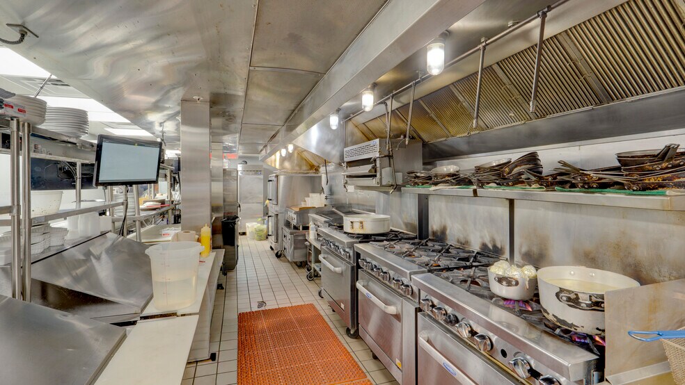 More Photos Of Restaurant, Miami Freestanding For Lease