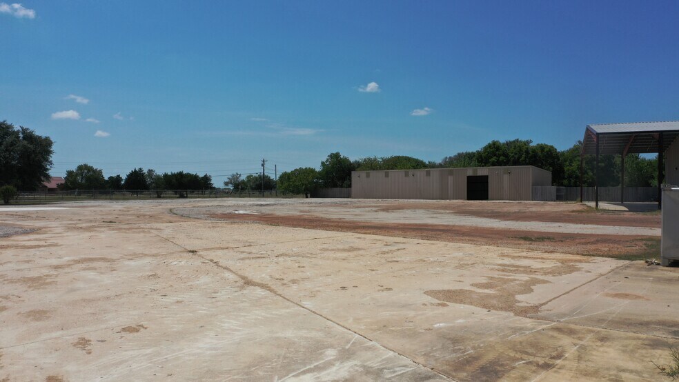 More Photos Of 12104 US-59, Victoria Industrial For Lease