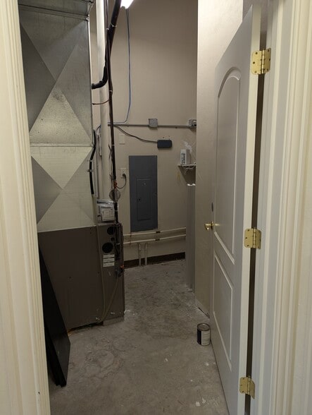 More Photos Of 1255-1263 S Monroe Ave, Green Bay Unknown For Lease