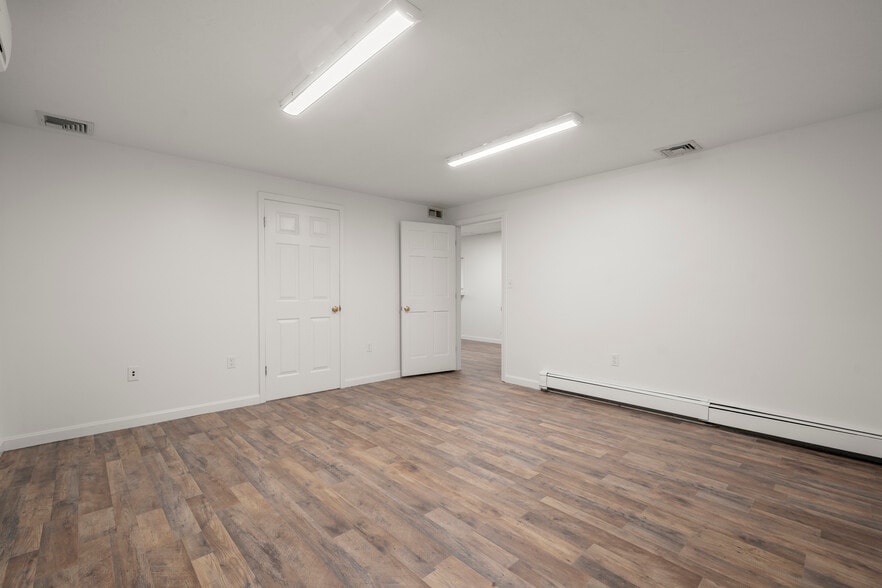 More Photos Of 597 Winthrop St, Taunton Manufacturing For Sale