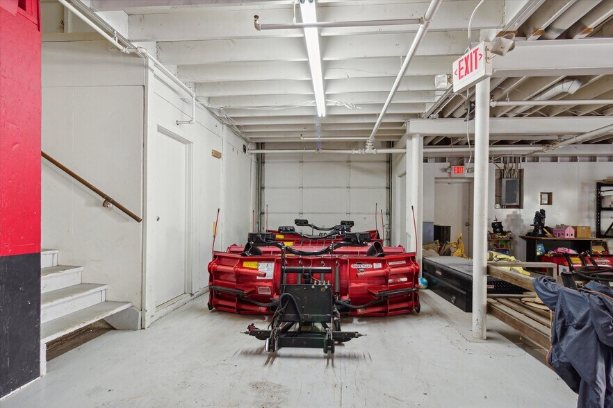 More Photos Of 4800 Joslyn Rd, Lake Orion Light Manufacturing For Sale