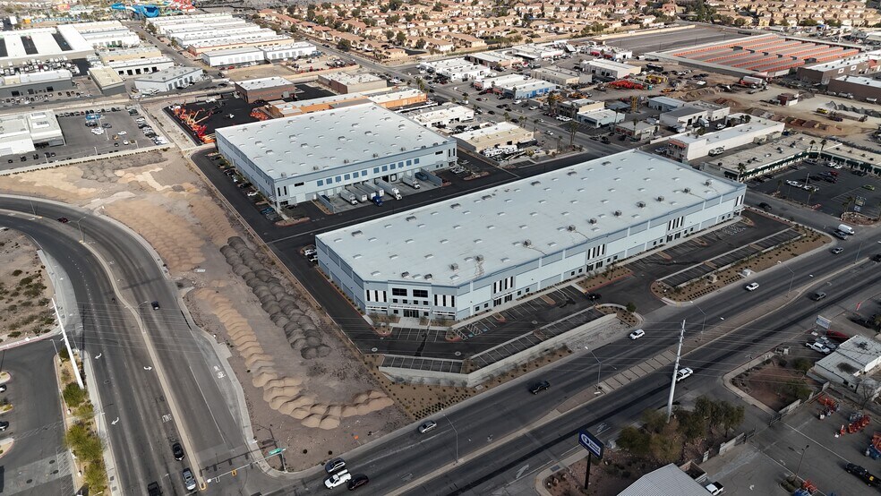 More Photos Of 748 W Sunset Rd, Henderson Manufacturing For Lease