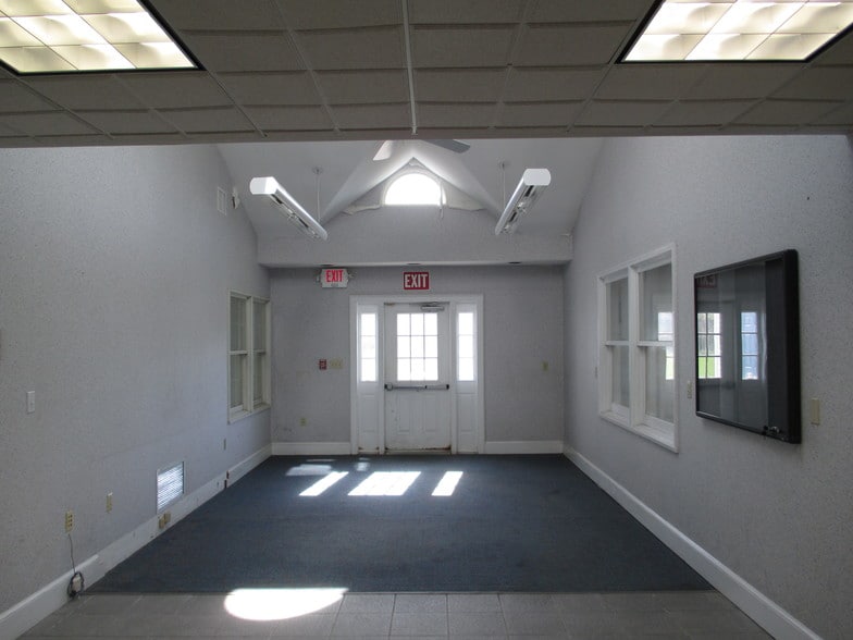 More Photos Of 23 McIntosh Ave, Dover Office For Lease