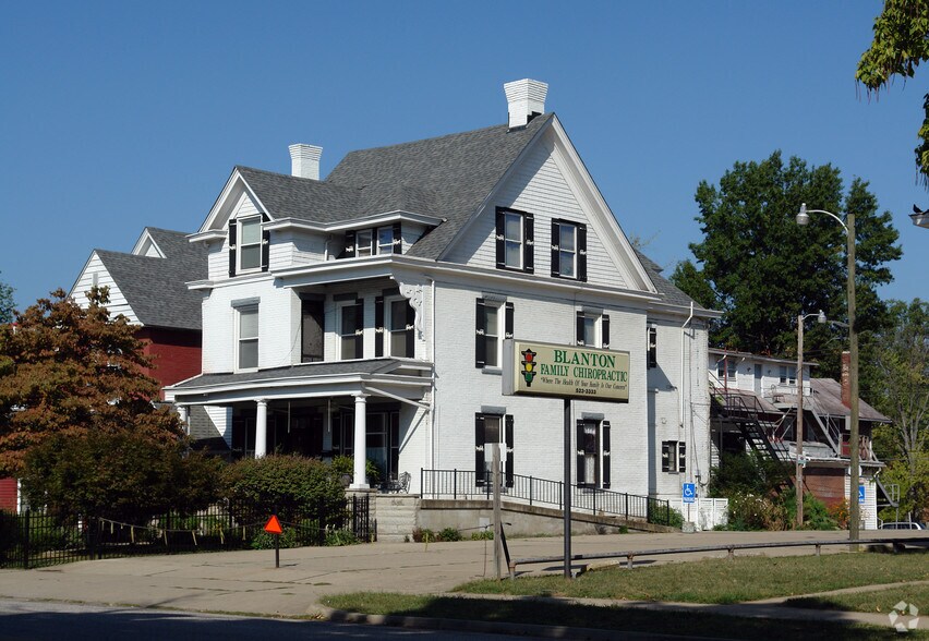 More Photos Of 1208 6th Ave, Huntington Restaurant For Sale