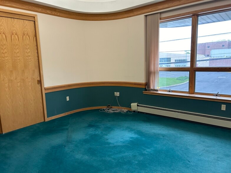 More Photos Of 320 N Courtland St, East Stroudsburg Freestanding For Lease