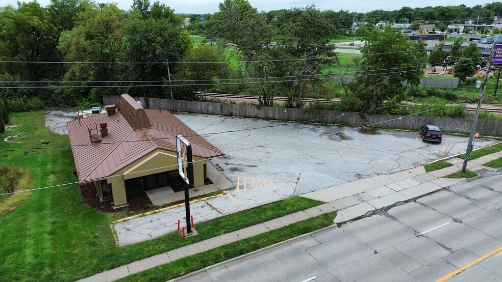 More Photos Of 6120 Grand Ave, Des Moines Restaurant For Sale