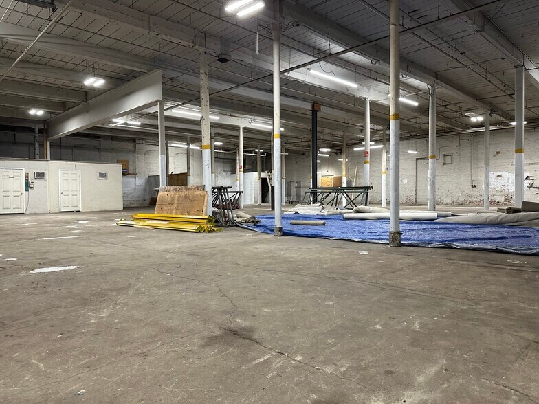 More Photos Of 7 Dunnell Ln, Pawtucket Warehouse For Lease