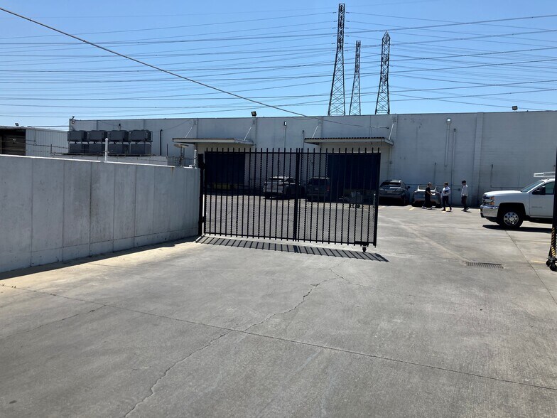 More Photos Of 1500 E Cerritos Ave, Anaheim Manufacturing For Lease