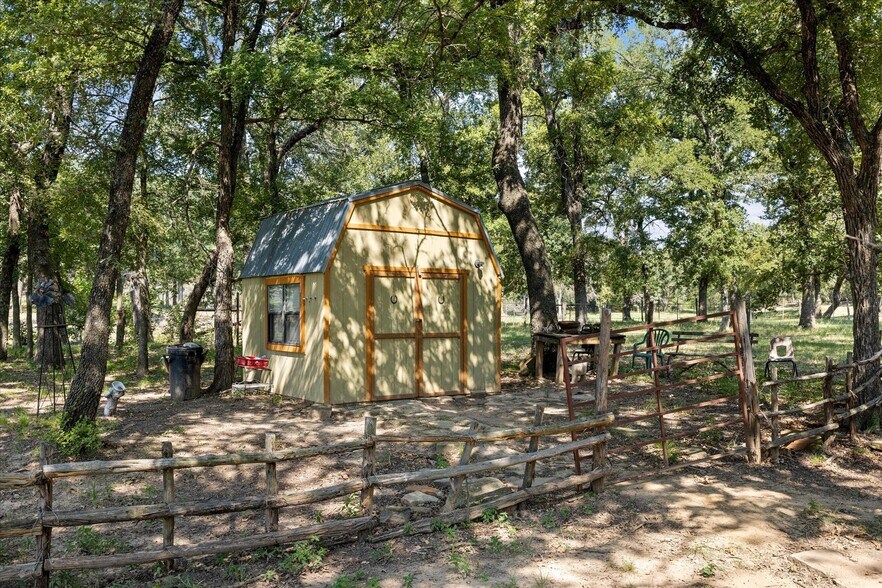 More Photos Of 11230 Light Rd, Lipan Land For Sale