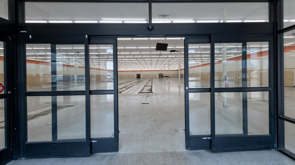 More Photos Of 4600 Hardy St, Hattiesburg Freestanding For Lease