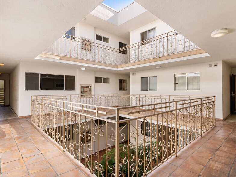 More Photos Of 1030 N Orange Grove Ave, Los Angeles Apartments For Sale