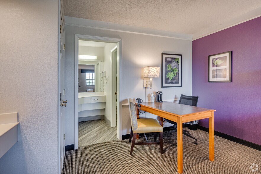 More Photos Of 8701 Turnpike Dr, Westminster Hotel For Sale