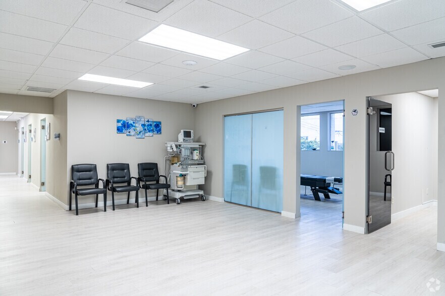 More Photos Of 2425 E Commercial Blvd, Fort Lauderdale Medical For Lease