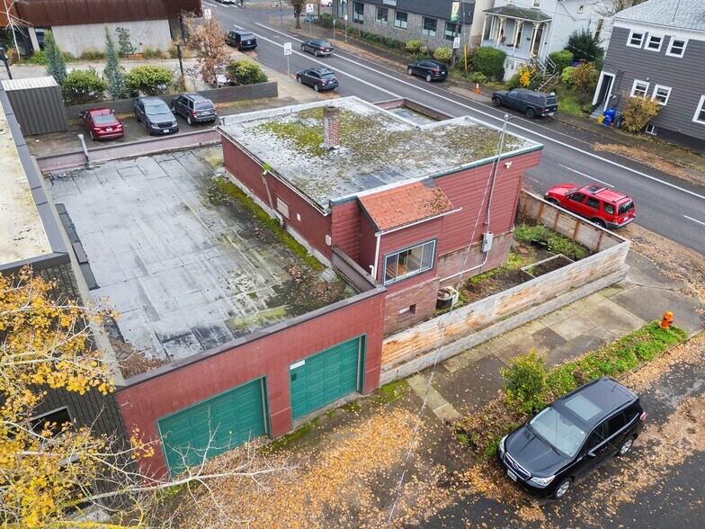 More Photos Of 1305 SE Belmont St, Portland Office For Sale