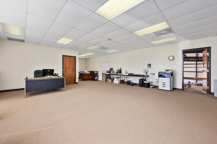 More Photos Of 165 Tecon Cv, Buda Warehouse For Lease