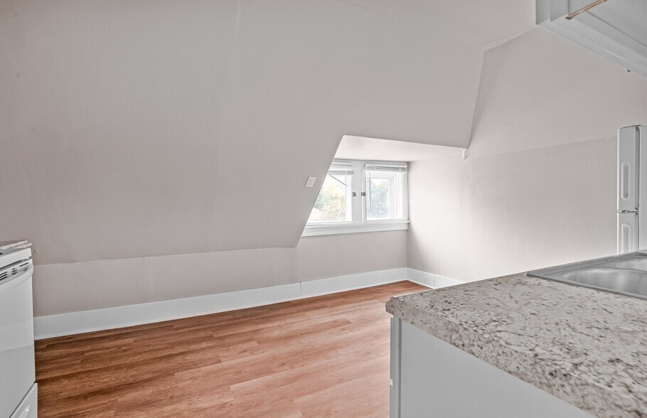 More Photos Of 924 W 5th St, Appleton Apartments For Sale