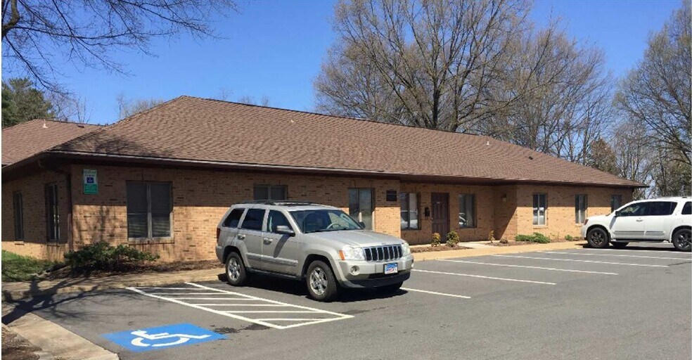 Primary Photo Of 10640 Crestwood Dr, Manassas Office For Lease