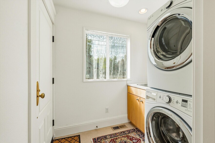 More Photos Of 340 NW 7th St, Corvallis Office Residential For Sale