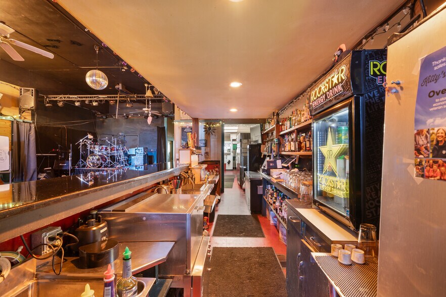 More Photos Of 204 Main Ave, Tillamook Storefront For Sale