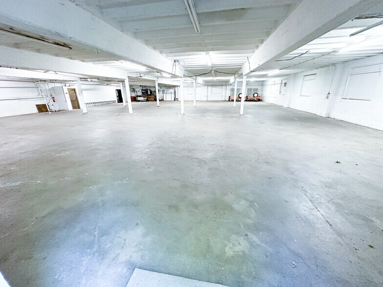 More Photos Of 8100 Ohio River Blvd, Emsworth Office For Lease