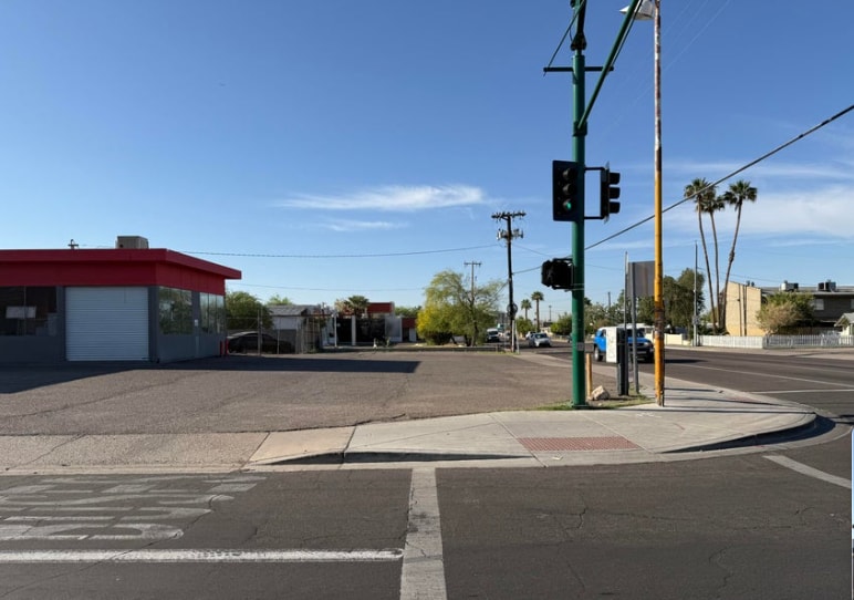 More Photos Of 649 W Hatcher Rd, Phoenix General Retail For Lease