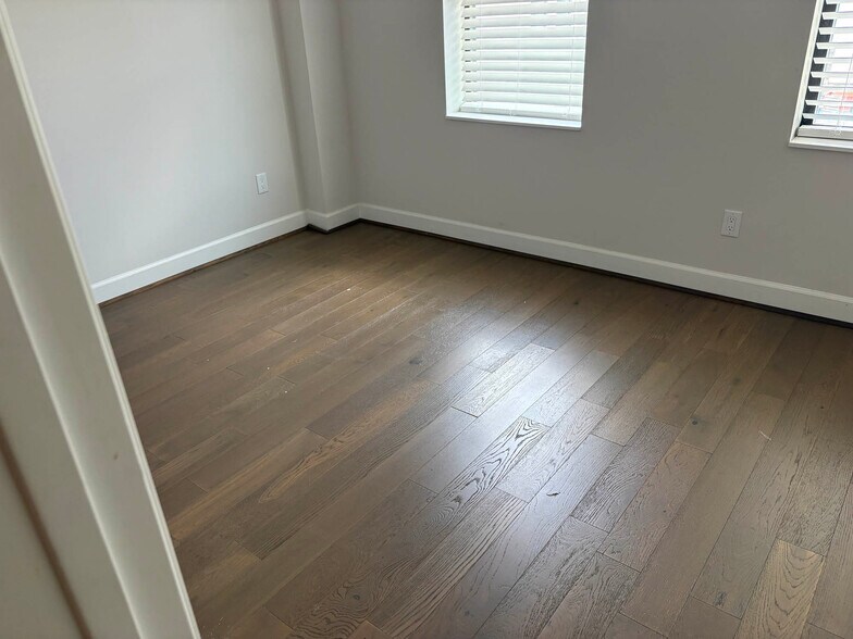 More Photos Of 5902 Winsome Ln, Houston Office Residential For Sale